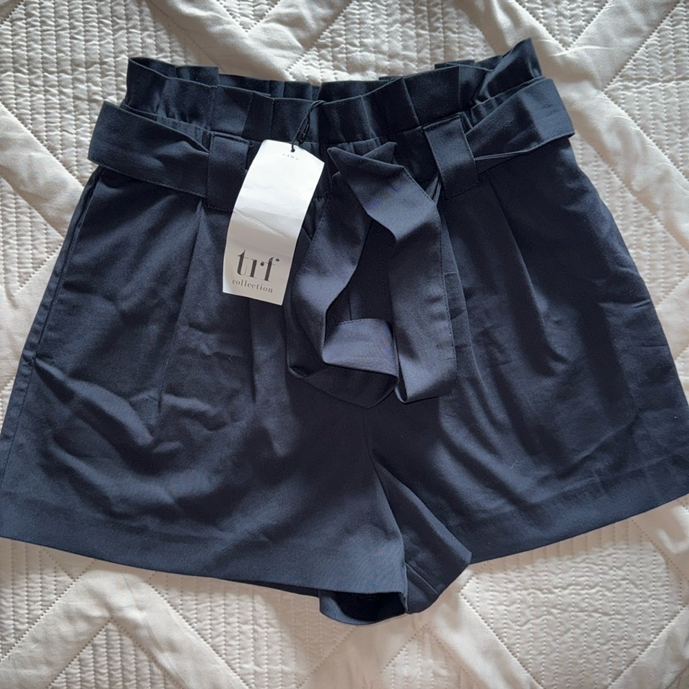 Zara Short . Size M blue navy.